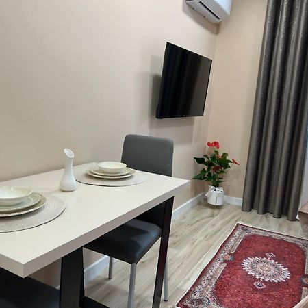 Smart Home , Lovely Apartment In 地拉那 外观 照片