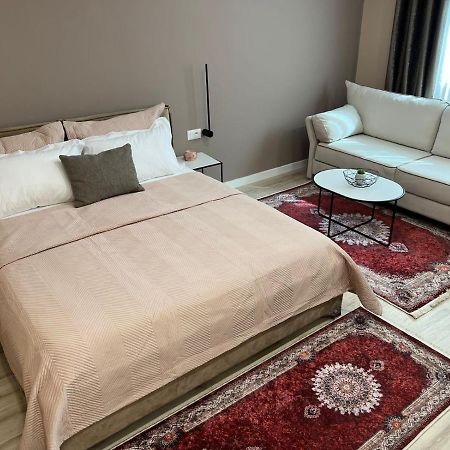Smart Home , Lovely Apartment In 地拉那 外观 照片