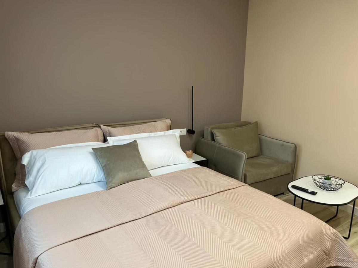 Smart Home , Lovely Apartment In 地拉那 外观 照片