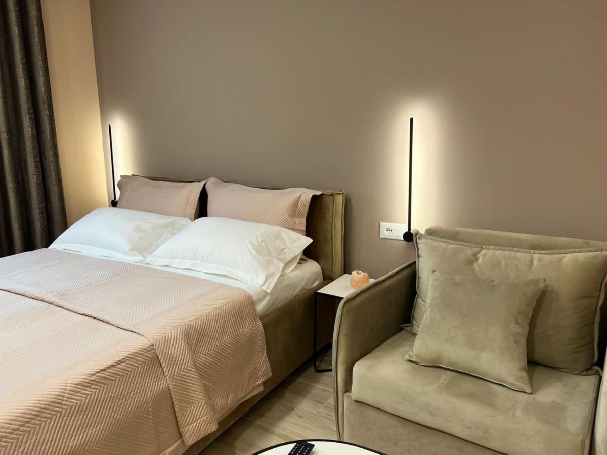 Smart Home , Lovely Apartment In 地拉那 外观 照片