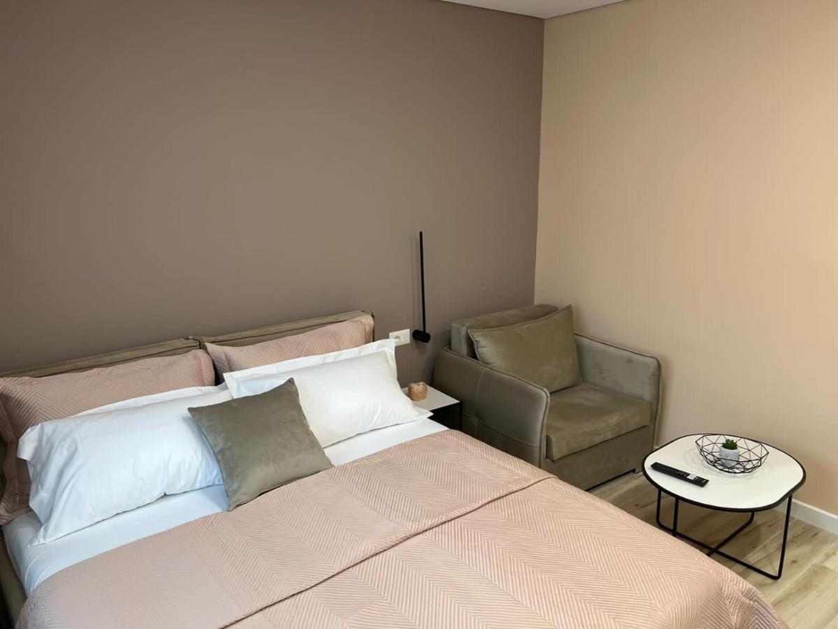 Smart Home , Lovely Apartment In 地拉那 外观 照片