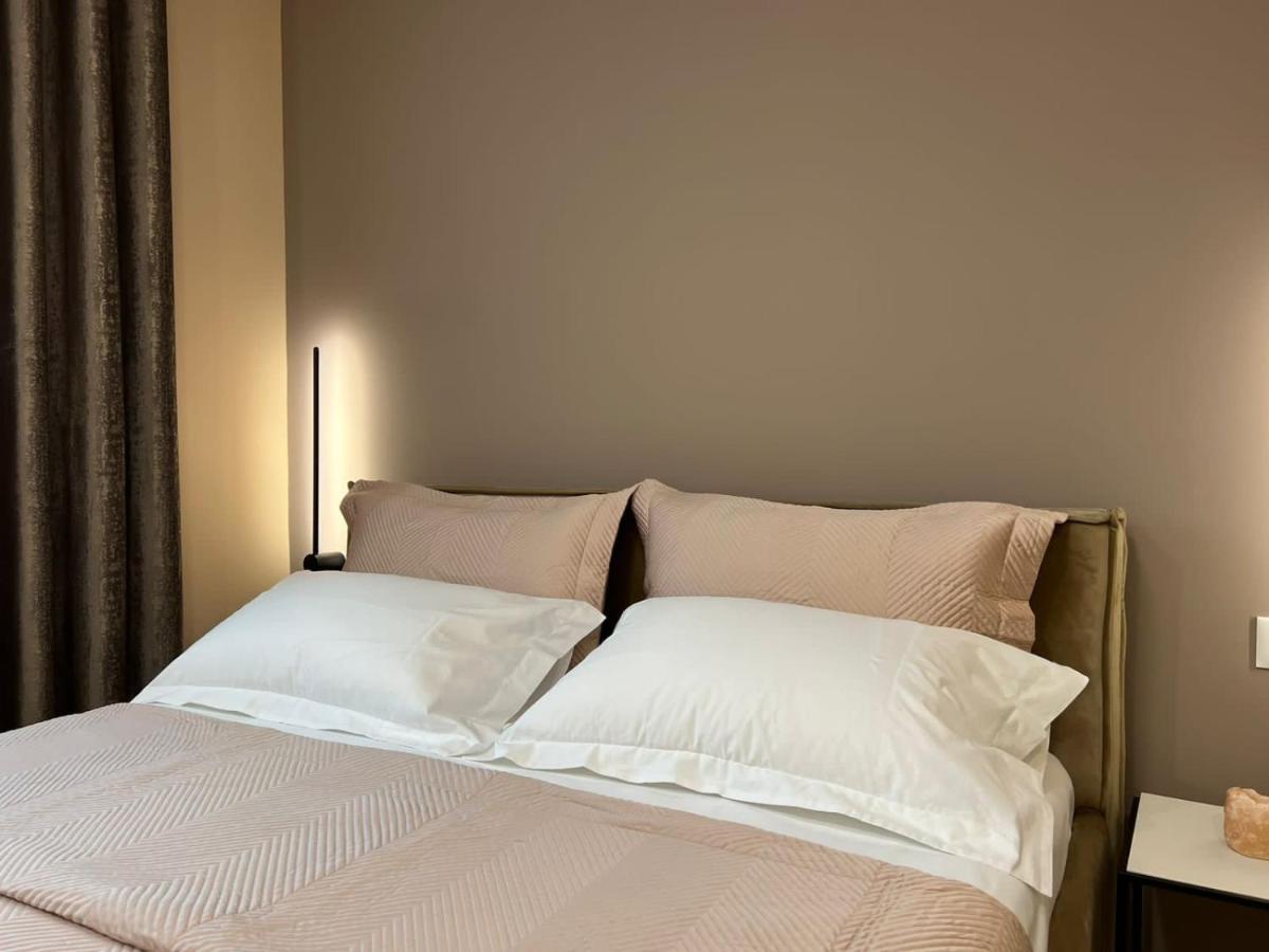 Smart Home , Lovely Apartment In 地拉那 外观 照片