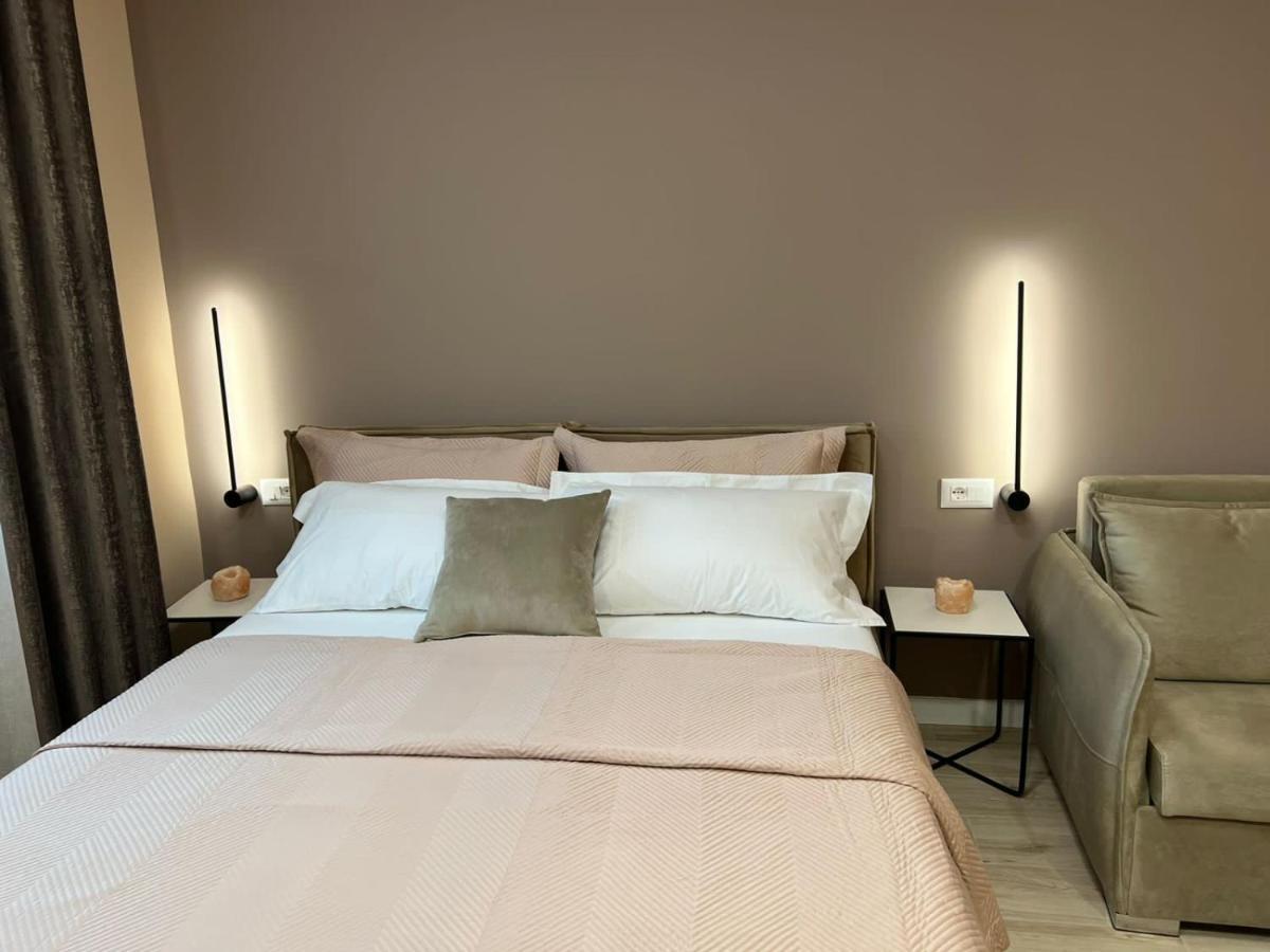 Smart Home , Lovely Apartment In 地拉那 外观 照片