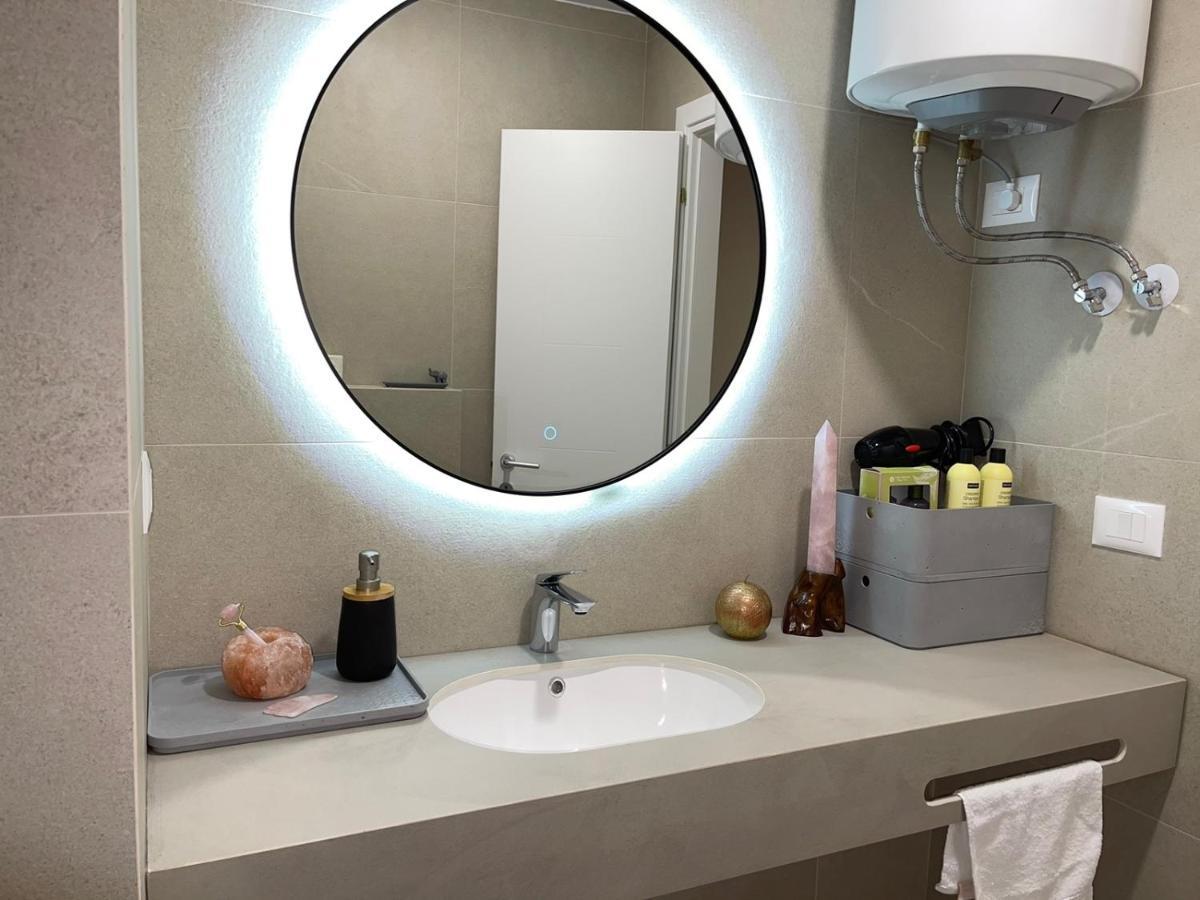 Smart Home , Lovely Apartment In 地拉那 外观 照片